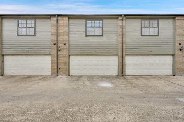 9850 Pagewood Ln Unit 1208, Houston, TX 77042 - garage featuring driveway