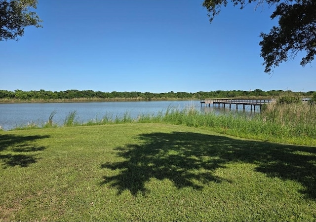 123 25th Ave N, Texas City, TX 77590 - view of green lawn featuring a water view