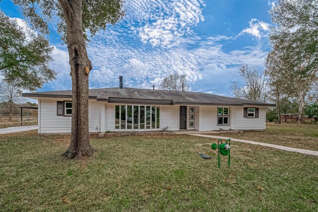 103 Anna St, Tomball, TX 77375 - ranch-style home with a front yard