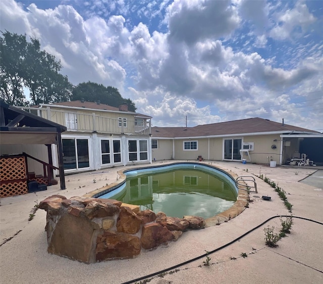 3811 Empress Ln, Richmond, TX 77406 - outdoor pool with a patio area