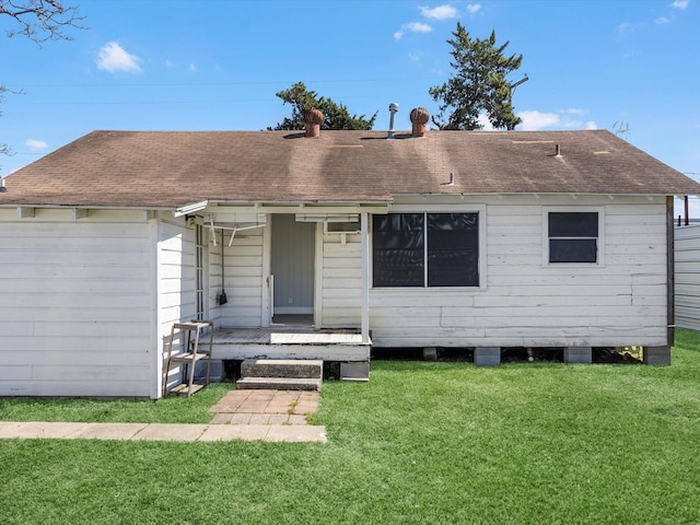 316 N Magnolia St, Highlands, TX 77562 - view of front facade with a front yard and roof with shingles