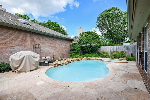 13702 Senca Park Dr, Houston, TX 77077 - view of pool featuring a patio, a fenced backyard, and a pool with connected hot tub