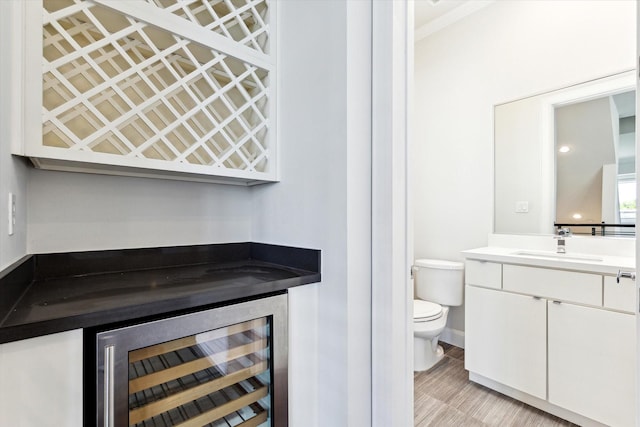 1505 Missouri St, Houston, TX 77006 - indoor dry bar with beverage cooler and baseboards