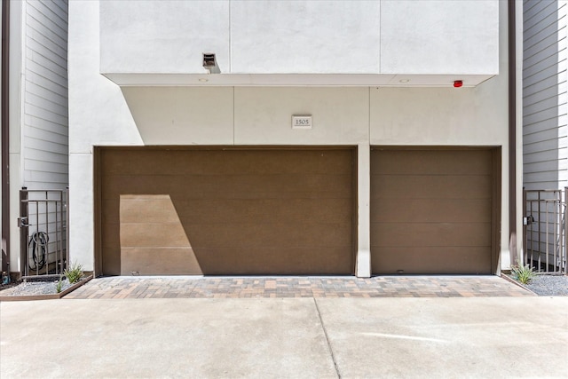 1505 Missouri St, Houston, TX 77006 - view of garage