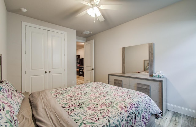 10014 Knollwood Ln, Missouri City, TX 77459 - bedroom with a closet, light wood-type flooring, baseboards, and a ceiling fan