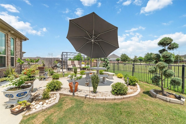 8007 Clearwater Glen Ct, Richmond, TX 77407 - view of yard featuring a patio