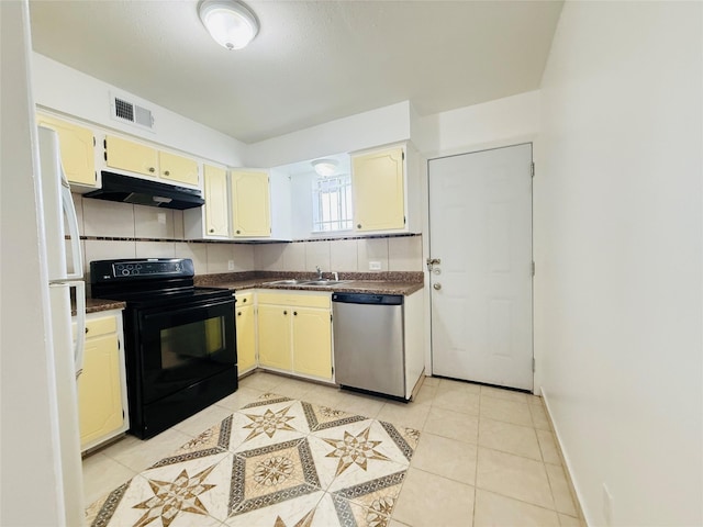 6405 Westward St Unit 96, Houston, TX 77081 - kitchen featuring electric range, under cabinet range hood, dishwasher, freestanding refrigerator, and dark countertops