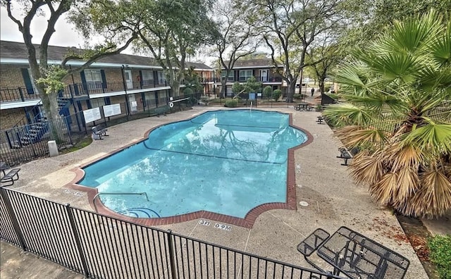 6405 Westward St Unit 96, Houston, TX 77081 - community pool with fence and a patio