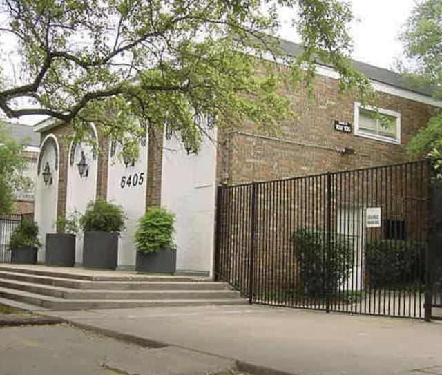 6405 Westward St Unit 96, Houston, TX 77081 - view of home's exterior with a gate and fence