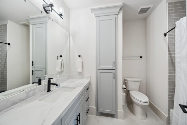 1221 Lamonte Ln, Houston, TX 77018 - full bath featuring toilet, vanity, baseboards, and curtained shower