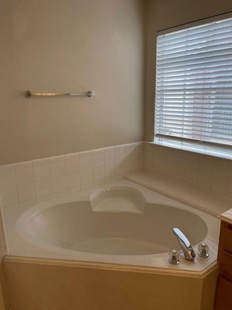2710 Grants Lake Blvd Unit S4, Sugar Land, TX 77479 - full bath featuring vanity and a garden tub