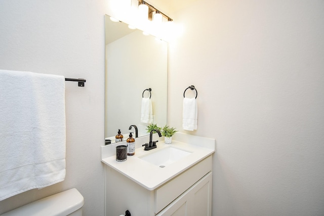 2804 Sable Creek Ln, Pearland, TX 77584 - half bath featuring vanity and toilet