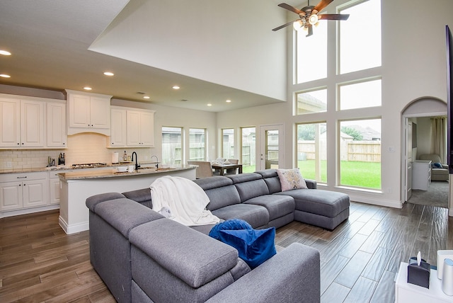 2804 Sable Creek Ln, Pearland, TX 77584 - living area with dark wood-style flooring, recessed lighting, ceiling fan, and baseboards
