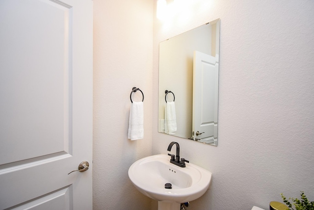 2804 Sable Creek Ln, Pearland, TX 77584 - bathroom featuring a sink