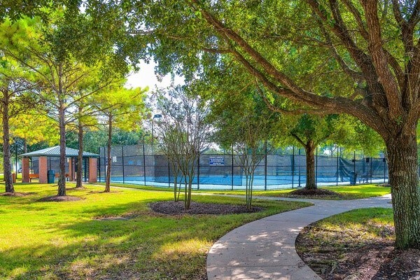 2804 Sable Creek Ln, Pearland, TX 77584 - view of property's community featuring a tennis court