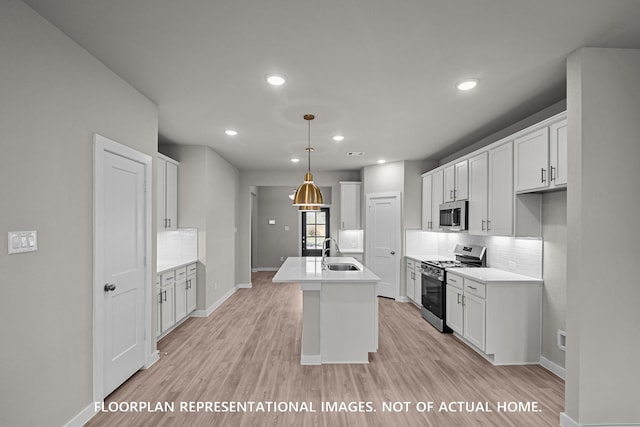 528 Flower Reed Ct, Magnolia, TX 77354 - kitchen with stainless steel appliances, a sink, light wood-style flooring, decorative backsplash, and recessed lighting