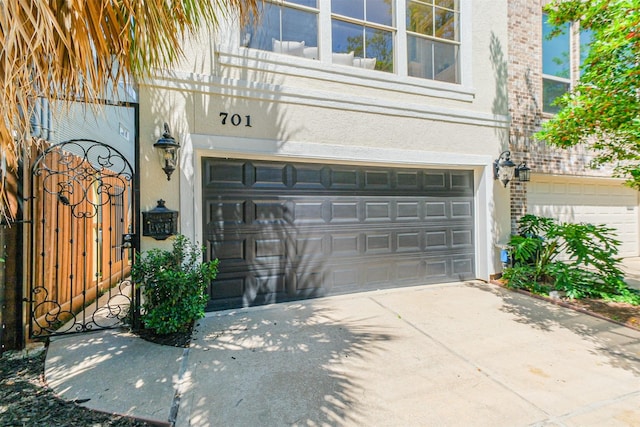 701 Asbury St, Houston, TX 77007 - garage with concrete driveway