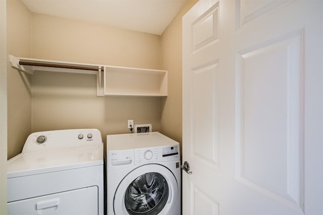 701 Asbury St, Houston, TX 77007 - laundry room with washing machine and dryer