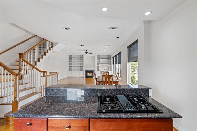 kitchen with black gas stovetop, ceiling fan, baseboards, wood finished floors, and recessed lighting