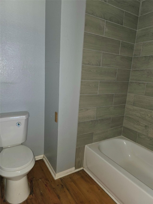 90 Oak Crest Dr, Shepherd, TX 77371 - full bath featuring wood finished floors, baseboards, toilet, a bathtub, and a shower