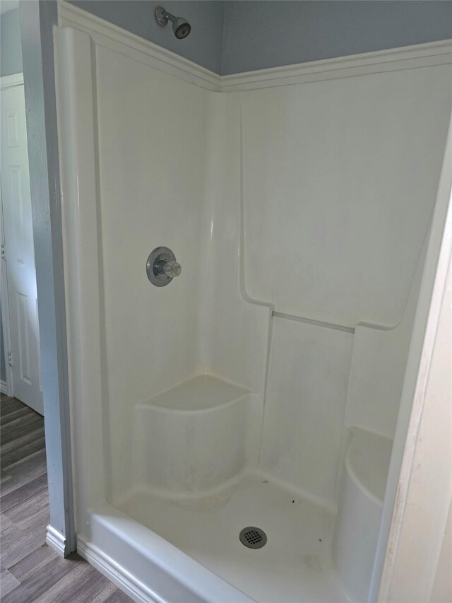 90 Oak Crest Dr, Shepherd, TX 77371 - full bath featuring wood finished floors, a shower, and baseboards