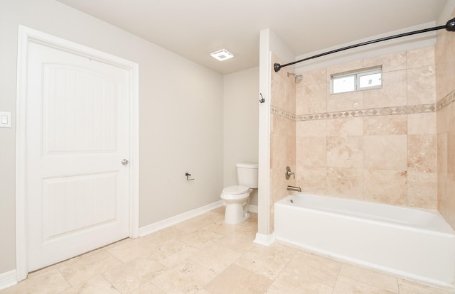 4915 Market St, Houston, TX 77020 - bathroom with toilet, baseboards, and  shower combination