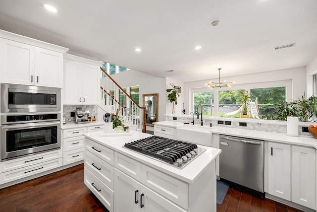 14742 Timbergreen Dr, Magnolia, TX 77355 - kitchen with stainless steel appliances, a sink, decorative backsplash, a chandelier, and recessed lighting