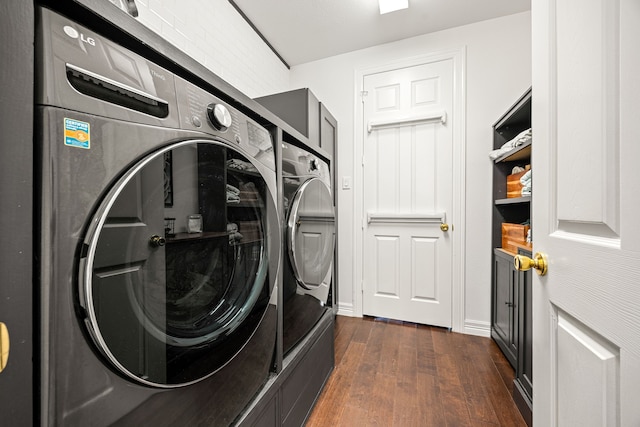14742 Timbergreen Dr, Magnolia, TX 77355 - laundry area featuring washer and clothes dryer, dark wood finished floors, and baseboards
