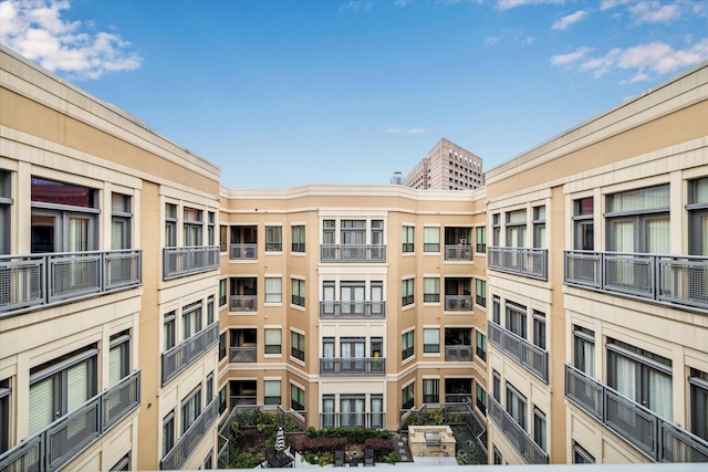view of apartment building / complex