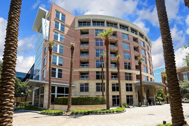 view of apartment building / complex