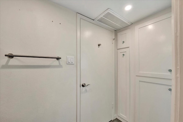 411 Westmoreland St Unit 1, Houston, TX 77006 - bathroom with recessed lighting