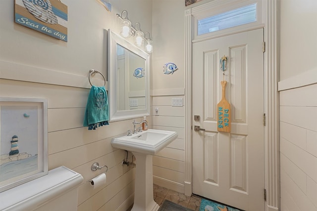 711 Valley Commons Dr, Huffman, TX 77336 - bathroom with toilet and tile walls