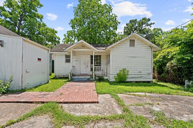 1922 Des Jardines St, Houston, TX 77023 - back of house featuring roof with shingles