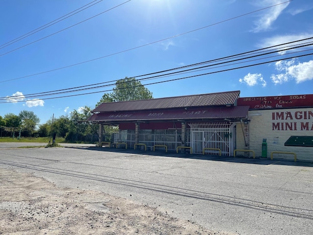 16516 Market St, Channelview, TX 77530
