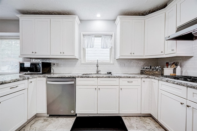 11607 Knobcrest Dr, Houston, TX 77070 - kitchen with appliances with stainless steel finishes, a sink, white cabinetry, under cabinet range hood, and a textured ceiling