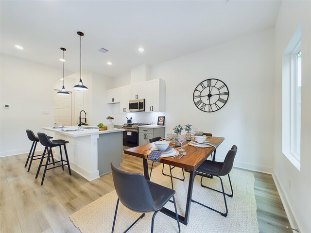 782 W Tidwell Rd Unit C, Houston, TX 77091 - dining area featuring light wood-style floors, baseboards, and recessed lighting