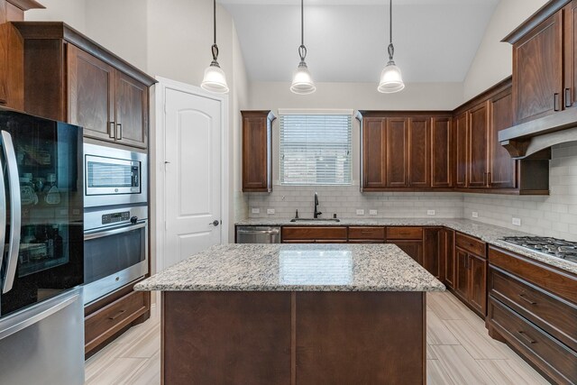 1810 Evergreen Bay Ln, Katy, TX 77494 - kitchen with appliances with stainless steel finishes, a sink, vaulted ceiling, decorative backsplash, and a kitchen island