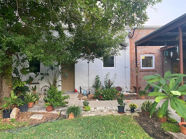 316 S Main St, Seadrift, TX 77983 - view of yard