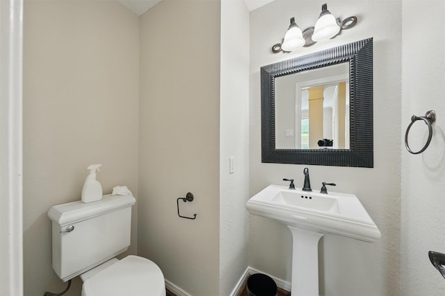 4027 Austin Meadow Dr, Sugar Land, TX 77479 - half bath featuring toilet, baseboards, and a sink