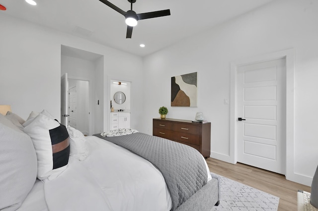 bedroom with light wood-style floors, ensuite bathroom, recessed lighting, ceiling fan, and baseboards