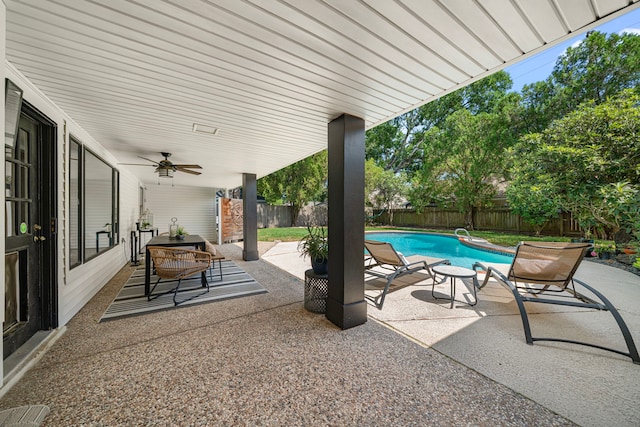 13919 Kimberley Ln, Houston, TX 77079 - view of patio featuring a fenced backyard and ceiling fan