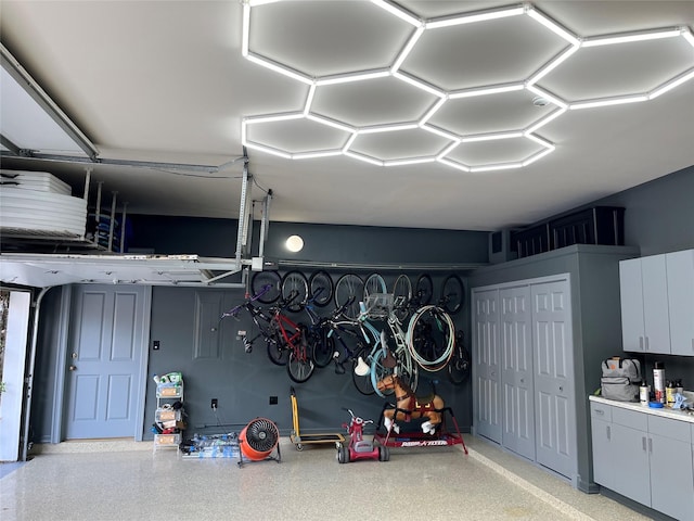 853 Rocky River Rd, Houston, TX 77056 - view of garage