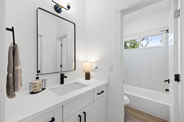 5814 Highland Sky Ln, Houston, TX 77091 - bathroom with vanity, bathtub / shower combination, and wood finished floors
