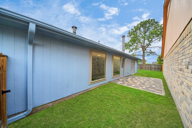 2026 Hickory Glen Dr, Missouri City, TX 77489 - view of yard featuring a patio