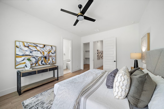 7117 Goforth St, Houston, TX 77021 - bedroom with light wood-style floors, baseboards, ceiling fan, and ensuite bathroom