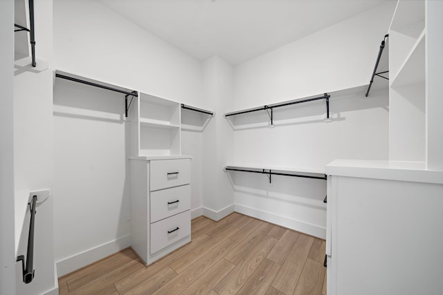 7117 Goforth St, Houston, TX 77021 - walk in closet featuring light wood-style floors