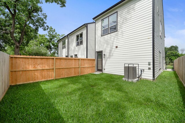 7117 Goforth St, Houston, TX 77021 - back of property with central AC