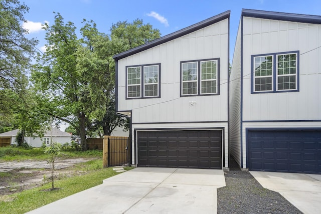 3710 Noah St, Houston, TX 77021 - view of front facade featuring an attached garage, driveway, and fence