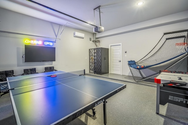 3710 Noah St, Houston, TX 77021 - playroom with speckled floor and a garage