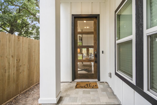 3710 Noah St, Houston, TX 77021 - entrance to property with fence and board and batten siding